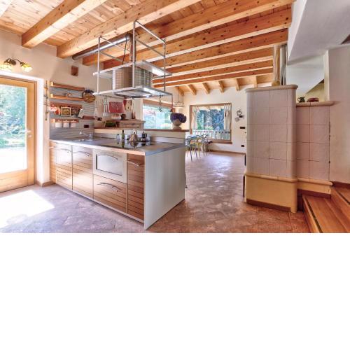 chalet con piscina e vista panoramica
