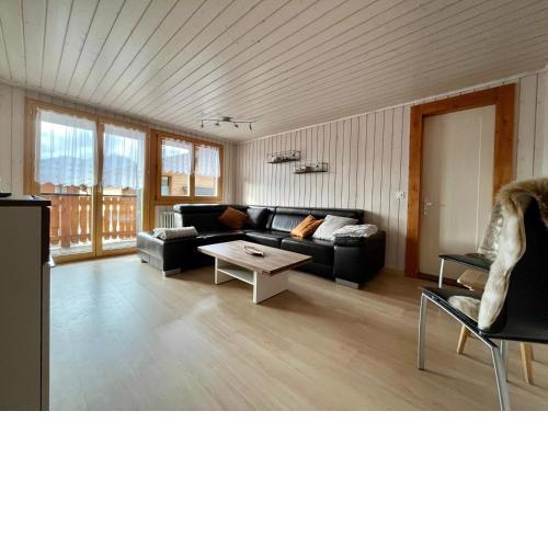 Chalet Diana - Spacious flat - Village core - South facing - Ski-in/Ski-out