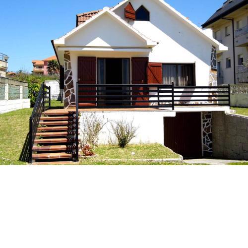 Chalet en frente de la Playa de Canelas