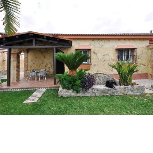 Chalet estilo morisco con jardín y barbacoa