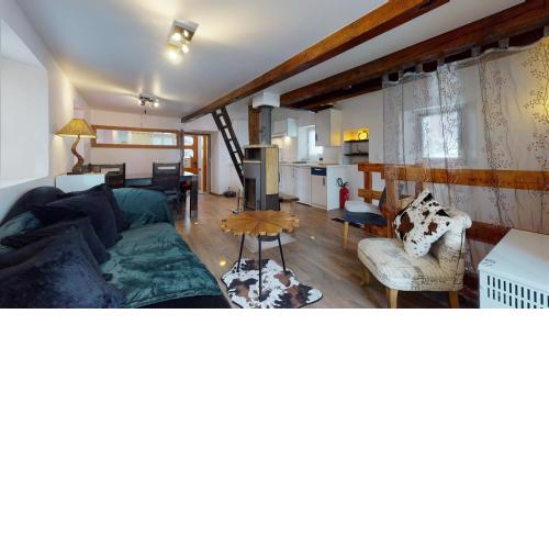 Chalet for 5 persons in Les Mayens-de-la-Zour, large outdoor space