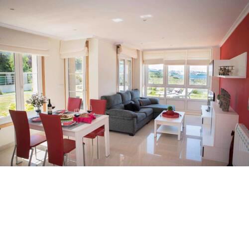 Chalet Pareado con Jardin en 1 Linea de Mar