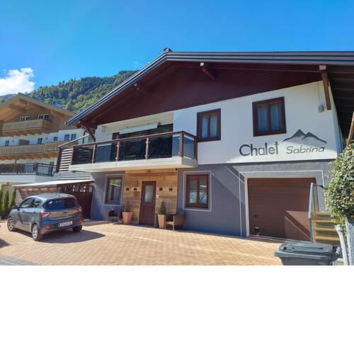 Chalet Sabrina mit Außenpool im Sommer