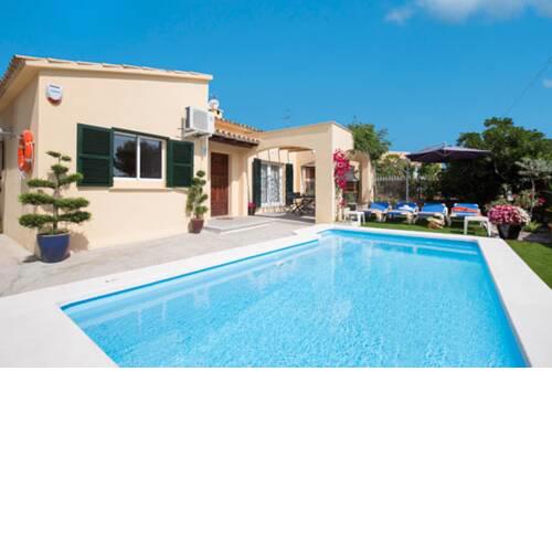 Chalet with 2 bedrooms in Alcudia with wonderful lake view private pool and enclosed garden 700 m from the beach