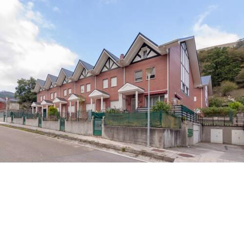 Chalet with 2 bedrooms in Bustablado with wonderful mountain view and enclosed garden