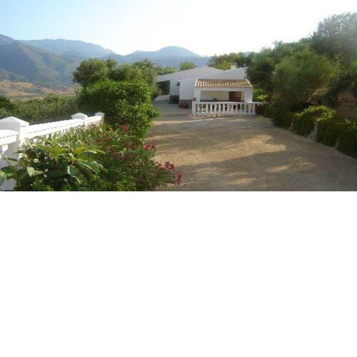 Chalet with 2 bedrooms in El Gastor with wonderful lake view and furnished terrace 120 km from the beach