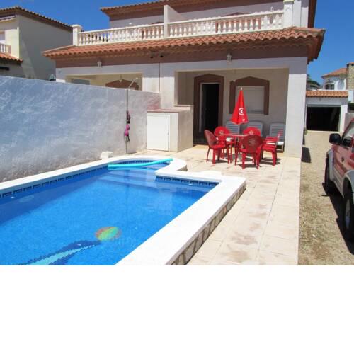 Chalet with 3 bedrooms in Miami Platja with private pool and enclosed garden 200 m from the beach