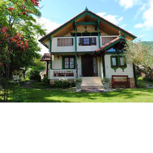 Chalet with 4 bedrooms in Sabando with wonderful mountain view enclosed garden and WiFi