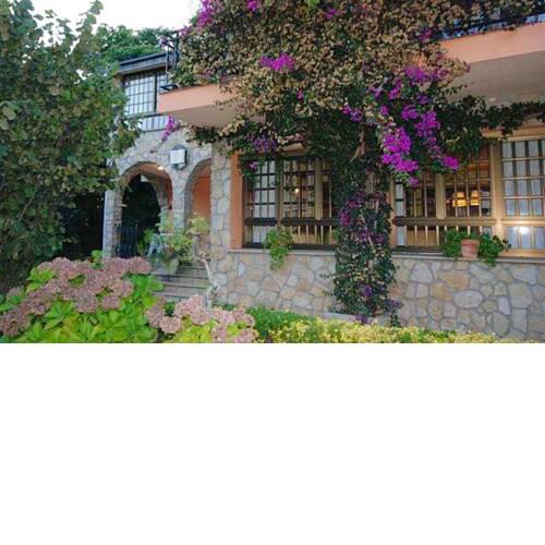 Chalet with 4 bedrooms in San Vicente del Grove with enclosed garden 200 m from the beach