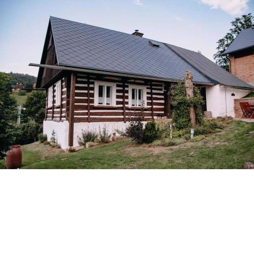 Chalupa s původní kachlovou pecí