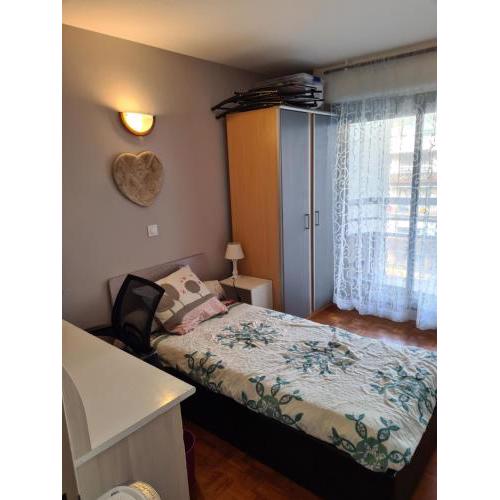 CHAMBRE DE 11 M2 AVEC BALCON