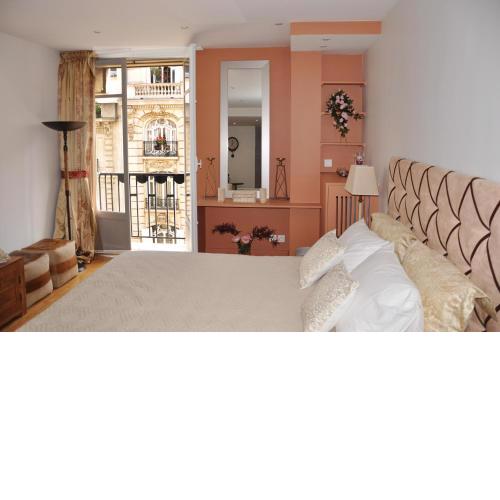 Champs Elysees Executive Apartment