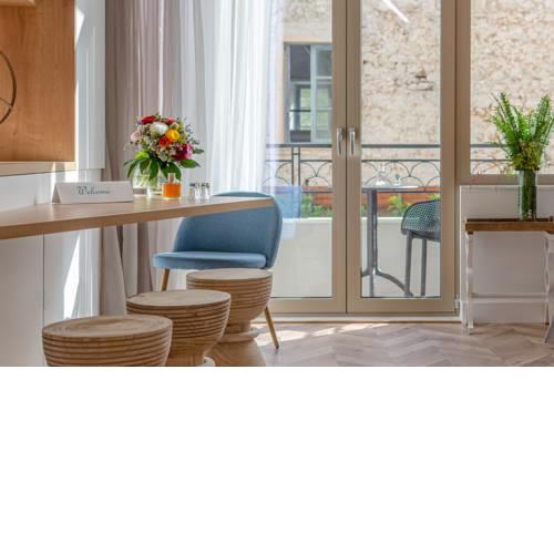 Chandakos 8 Design Apts