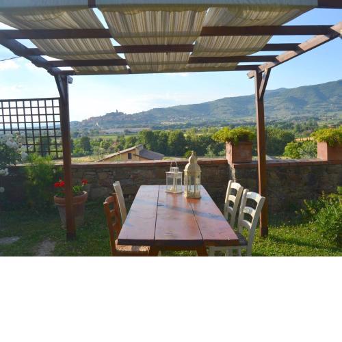 Characteristic cottage in the Tuscan hills