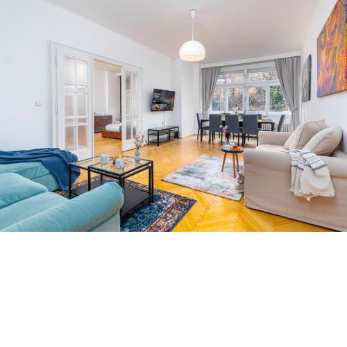 Charles Bridge Historic Centre Elegant Spacious Apartment