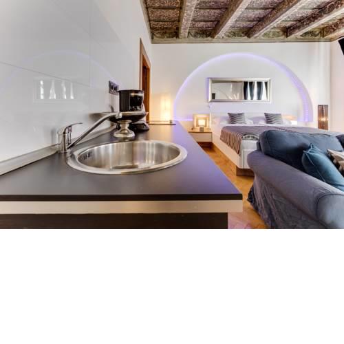 Charles Bridge Royal Apartment - Castle District Square