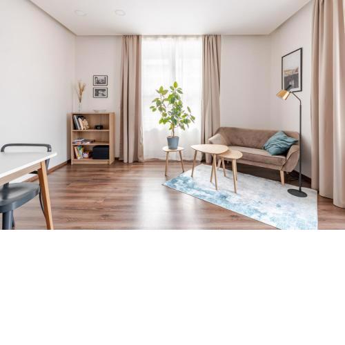 Charm Apartment Deco near Old Town, All-Friendly