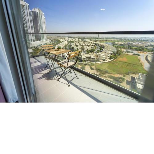 Charming 1BR Apartment with Golf View