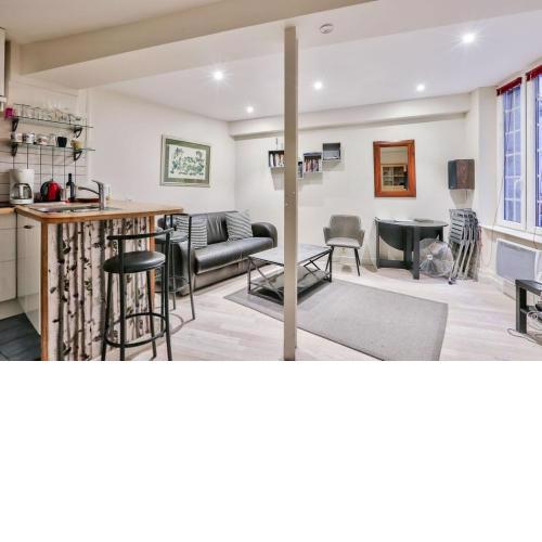 Charming 2 Bedroom Apartment in the Heart of Paris