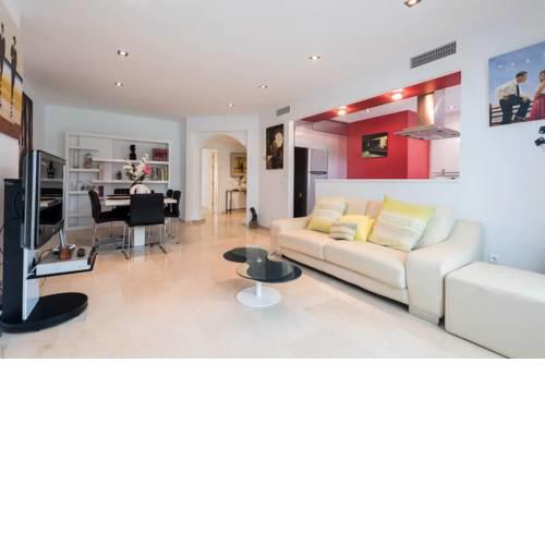 Charming 2 Bedroom Trocadero Arena area