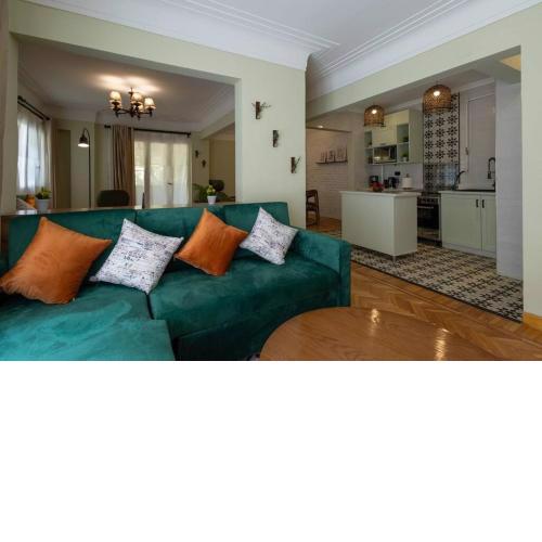 Charming 2BR Oasis in Heliopolis W Covered Patio