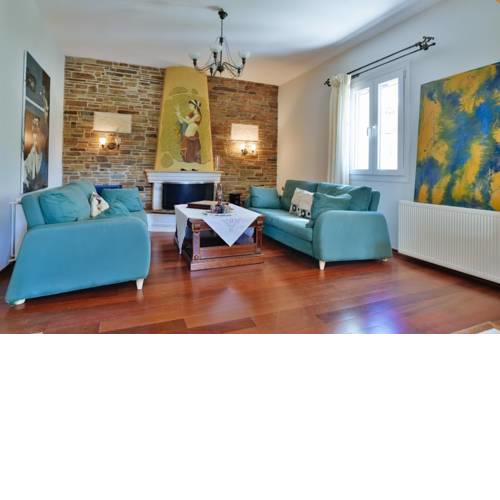 Charming 3-Bedroom House in Tinos