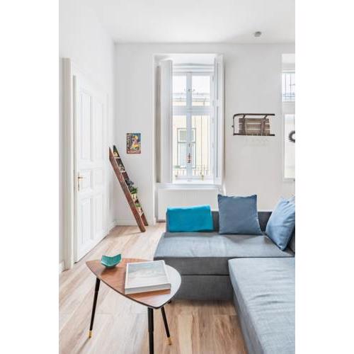 Charming and spacious apartment in historic Budapest building