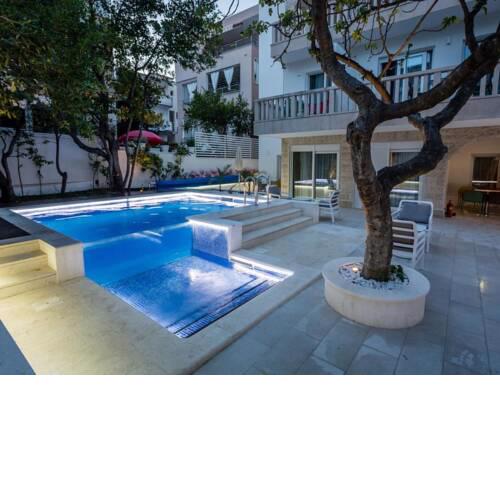 Charming Apartment in Makarska near Ratac Beach