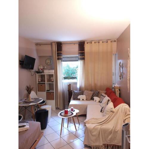 Charming apartment near Moulin Rouge