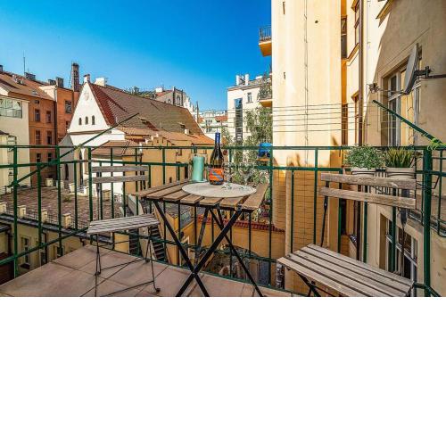 Charming Apartment with Balcony in Pařížská street with Free Garage