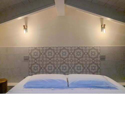 Charming Attic Apartment With Spacious Balcony & Swimming Pool