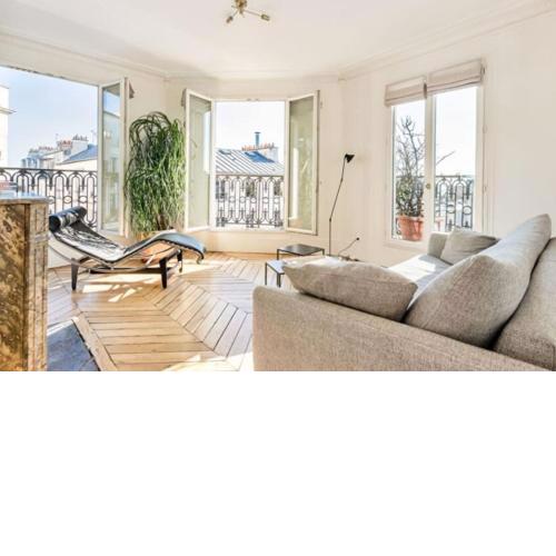 Charming Balcony apartment in Montmartre