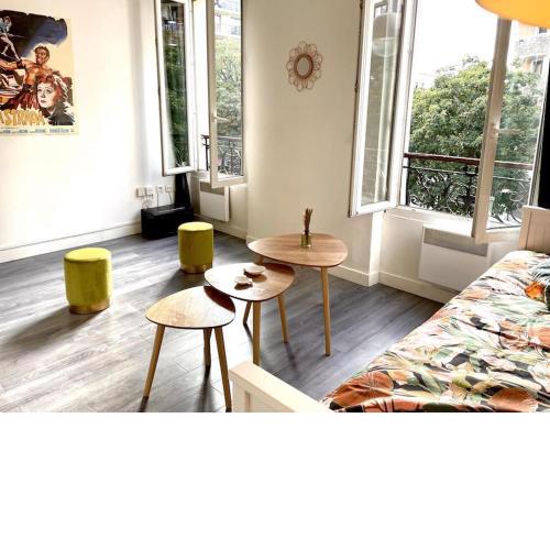 Charming Bright Sunny Studio near Canal St Martin