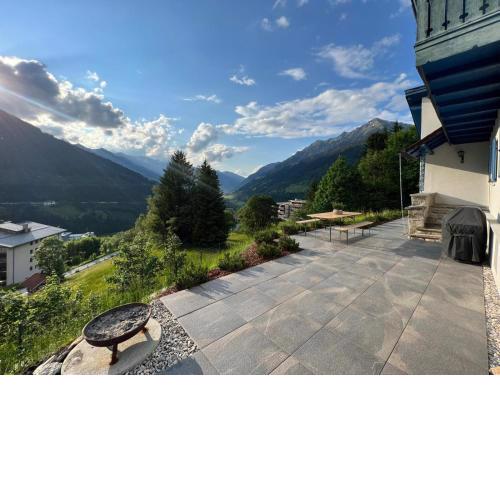Charming chalet with sauna + views!