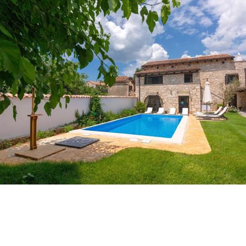 Charming Holiday Home in Baderna with Swimming Pool
