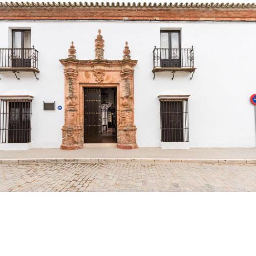 Charming Holiday Home in Fuentes de Andalucía with Pool
