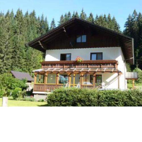 Charming holiday home in Gosau