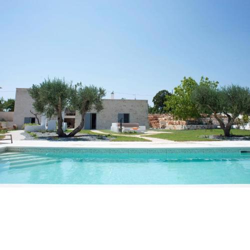 Charming holiday home with annex and pool near Cisternino