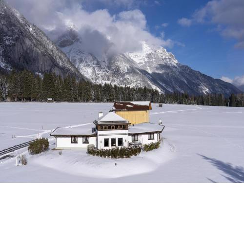 Charming holiday home with Whirlpool