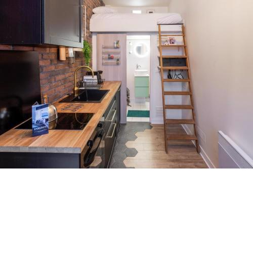 Charming industrial-style studio just nearby Montmartre in Paris - Welkeys