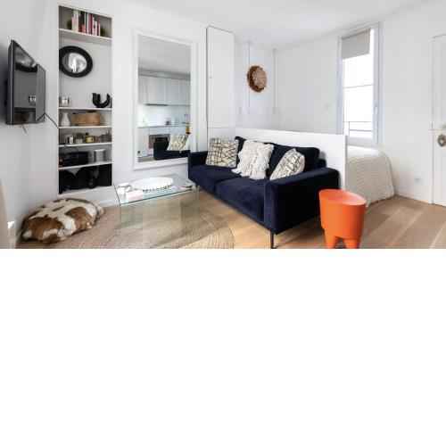 Charming Parisian Apartment next to the Eiffel Tower