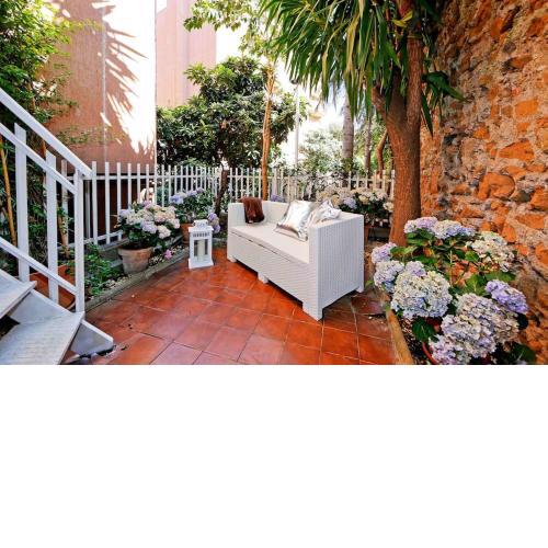 Charming Patio Apartment Trastevere -TopCollection
