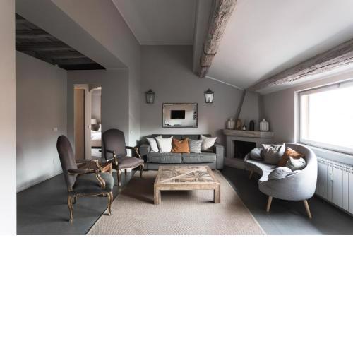 Charming Penthouse In Piazza Venezia With Terrace
