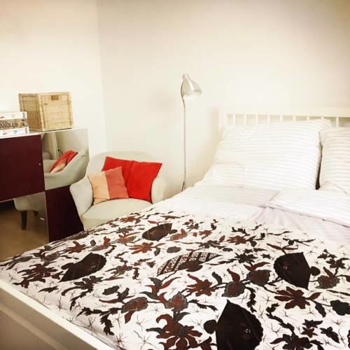 Charming Penthouse Room Near Train & U3 Station