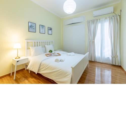 Charming, spacious apartment, perfect for families or groups in Athens