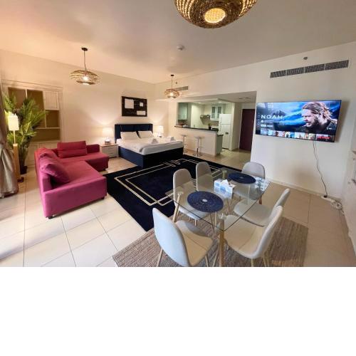 Charming spacious studio apartment in the heart of JBR
