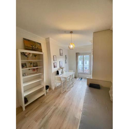 Charming Studio superb location in 7th district Paris