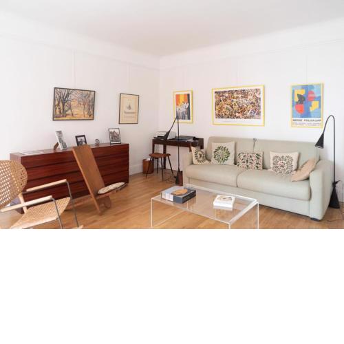 Charming studio with balcony in Paris