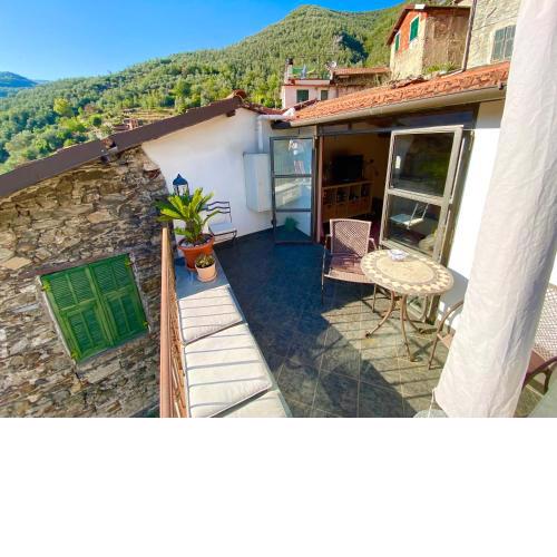 Charming town house with rooftop terrace in Pigna