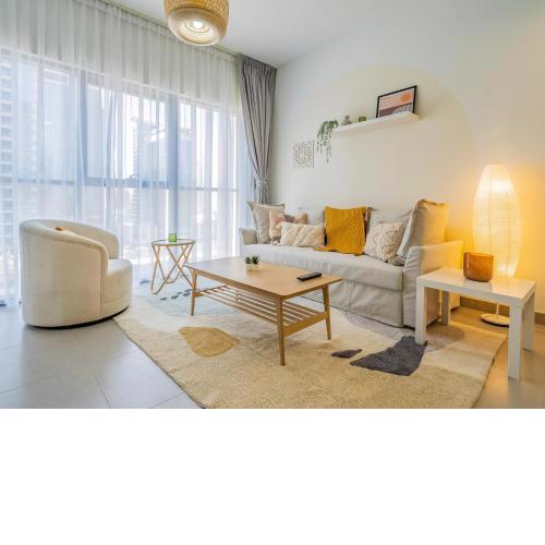 Charming Tropical Apartment Minutes To Dubai Mall